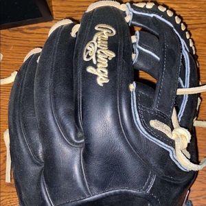 Brand new never used Rawlings Heart of The Hide